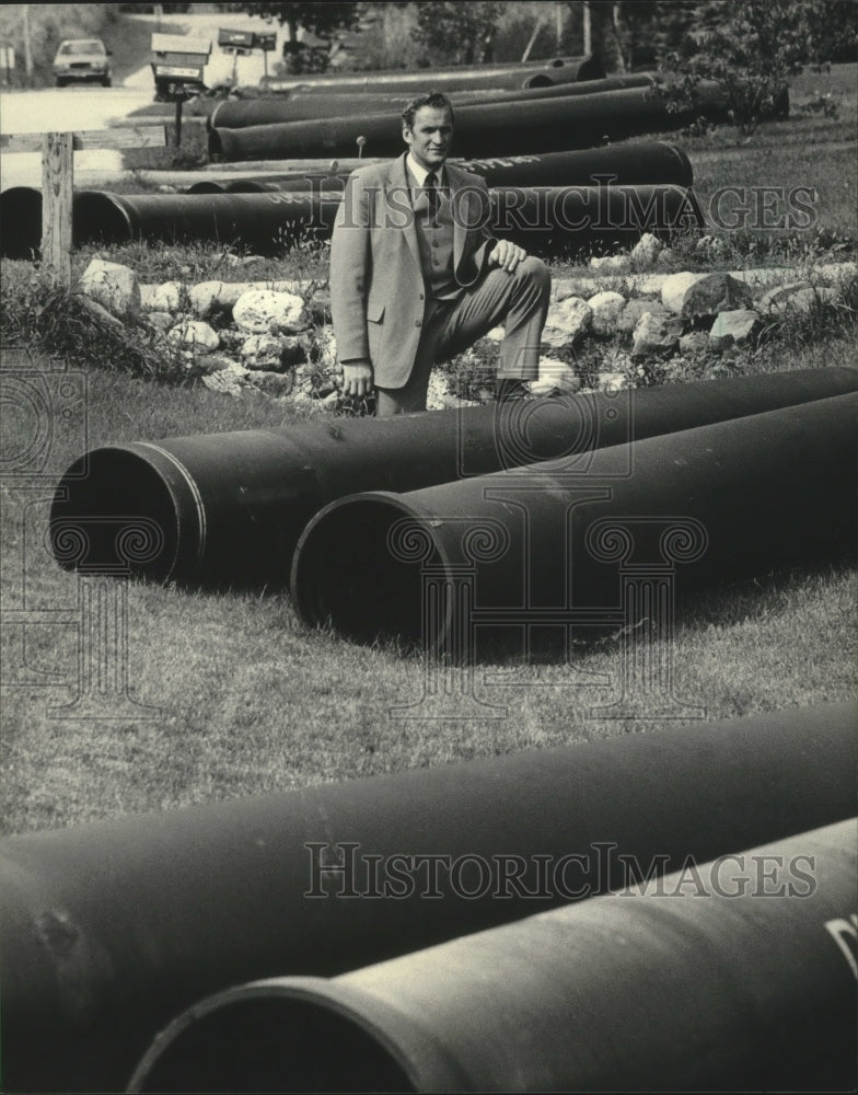 1982 Press Photo Mayor Wayne Salentine, sewer construction, Muskego Wisconsin-Historic Images