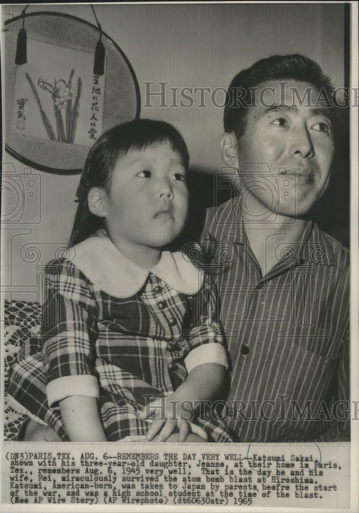 1965 Press Photo Atom Bomb Survivor Katsumi Sakai and Daughter, Paris,Texas - Historic Images