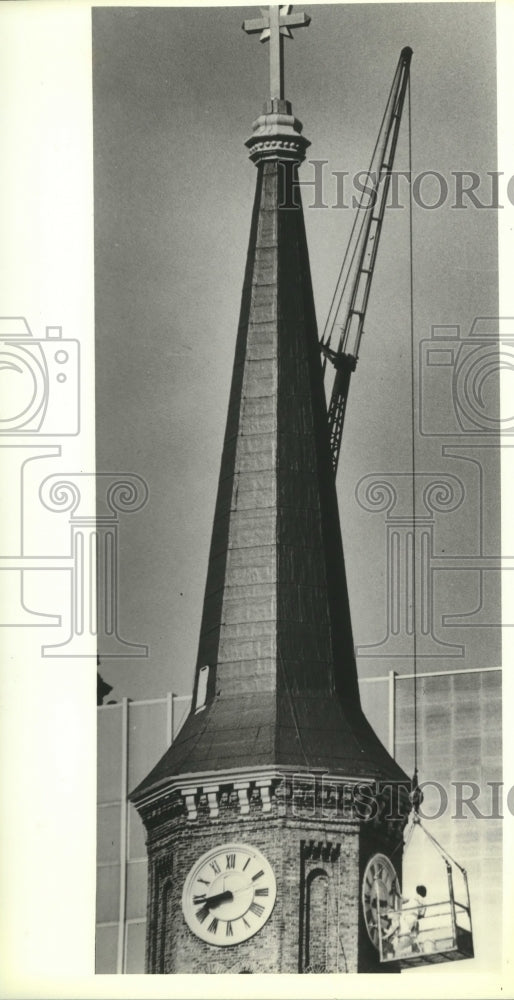 1982 Press Photo Clock steeple at Saint Mary's Church on North Broadway. - Historic Images
