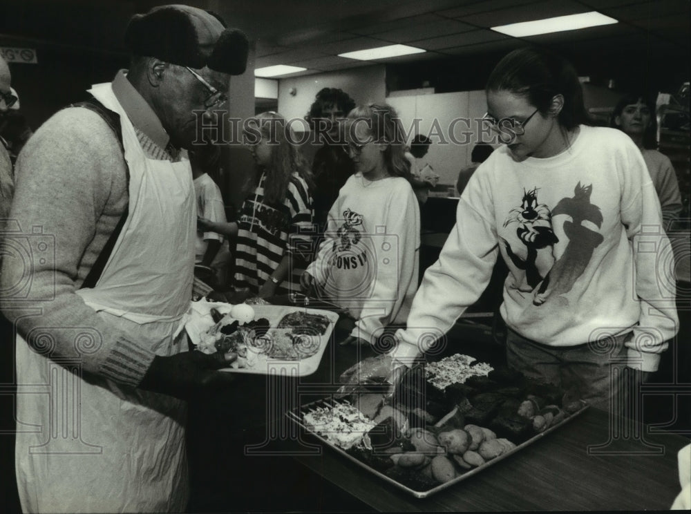 1994 Press Photo Students,Thomas Jefferson Middle School at St Benedict Church - Historic Images