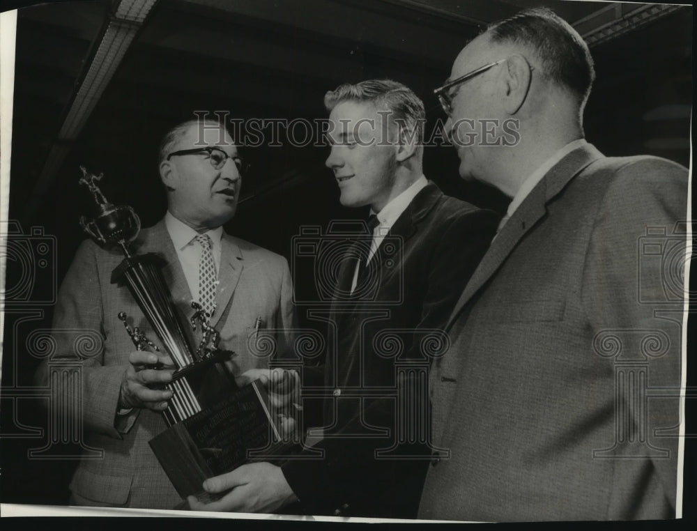 1962 Press Photo Wrestler Jerry Rusk receives Con Jennings trophy - mjb89382 - Historic Images