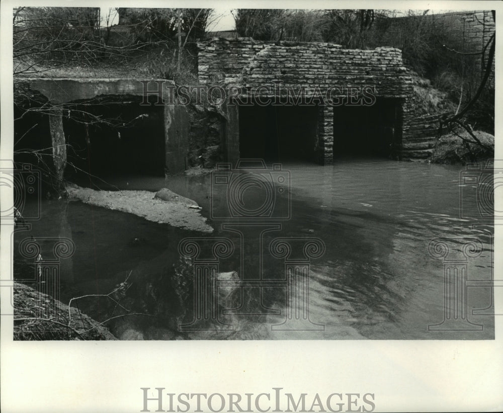 1970 Storm sewers pour polluted water into Lincoln Creek, Milwaukee-Historic Images