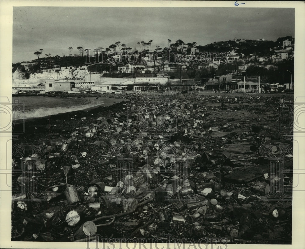 1966 Press Photo Beach In Marseilles, France Is Covered In Empty Cans And Tins - Historic Images