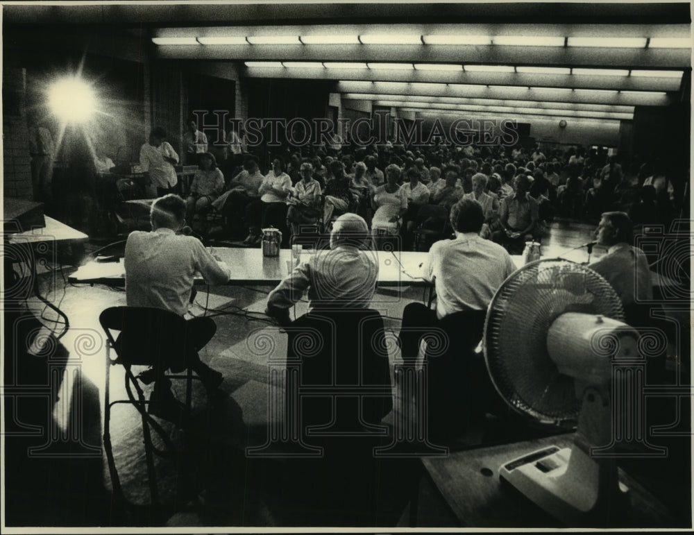 1968 Press Photo Candidates, Wisconsin US Senate seat, debate, local church- Historic Images