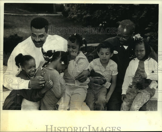 1992 Press Photo Happy kids from the Boys & Girls Club at West Cherry Street - Historic Images