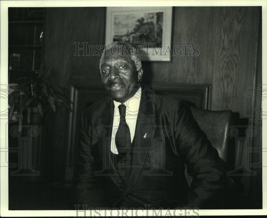 1983 Press Photo Thessalonians Judkins, in the basement of Williamsburg Inn - Historic Images