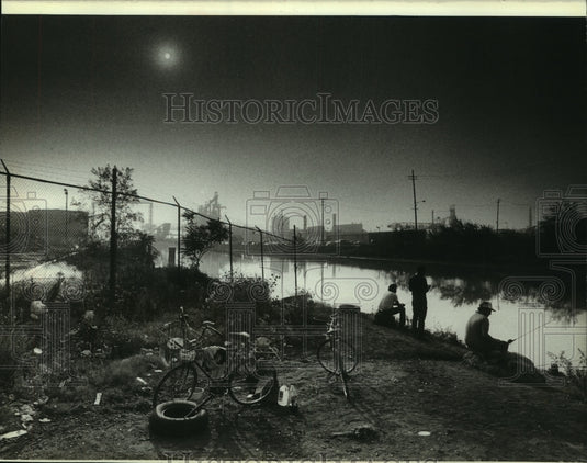 1988 Fishermen fish in polluted Detroit River-Historic Images