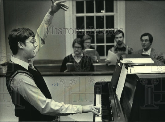 1984 Conductor of the Bach Chamber Choir and Orchestra plays piano-Historic Images