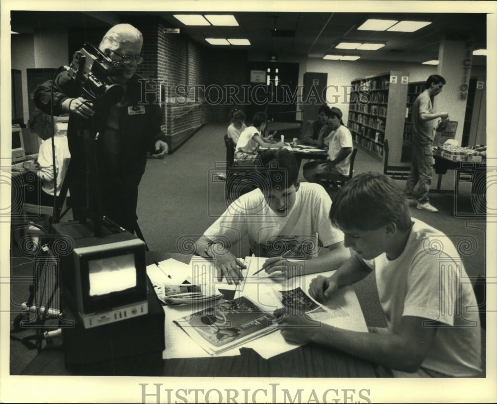 1988 Port Washington High school students working on newspaper-Historic Images