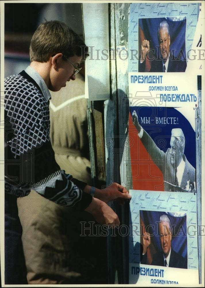 1993 Boris Yeltsin supporter posts signs endorsing Russian president-Historic Images