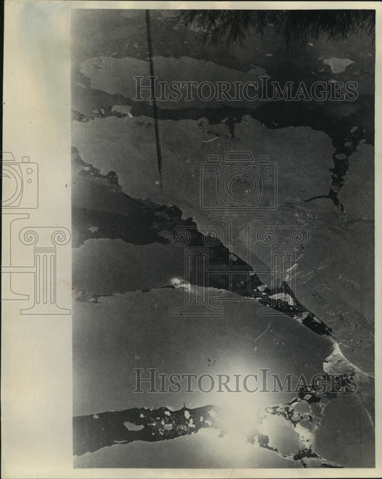 1966 Press Photo Aerial view, Oil pollution , Milwaukee River - mjb90414 - Historic Images