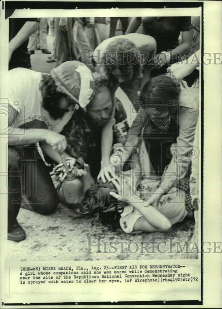 1972 Press Photo Demonstrator given 1st aid near Republican National Convention - Historic Images