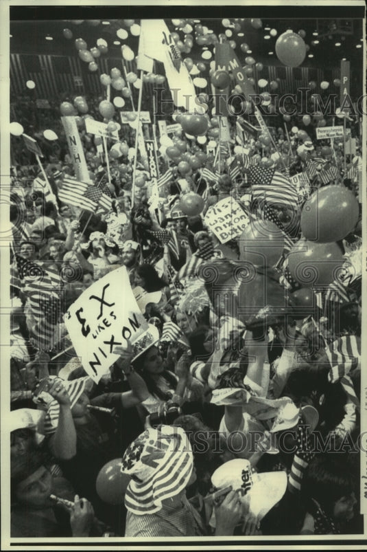 1972 Press Photo GOP conventioneers celebrate their party's selection of Nixon - Historic Images