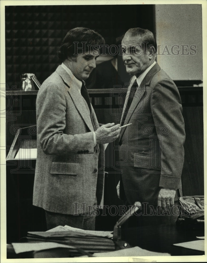 1960 Press Photo Attorney Frank Gimbel with Earl Phillips Sr., Milwaukee - Historic Images