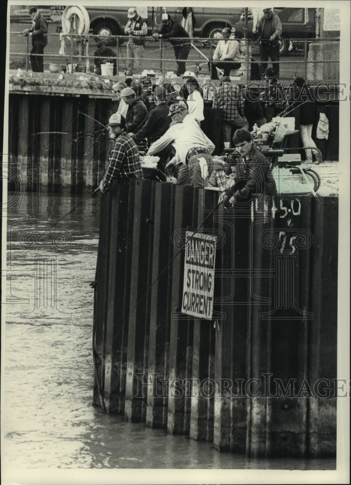 1988 Fisherman crowd water at Port Washington power plant-Historic Images