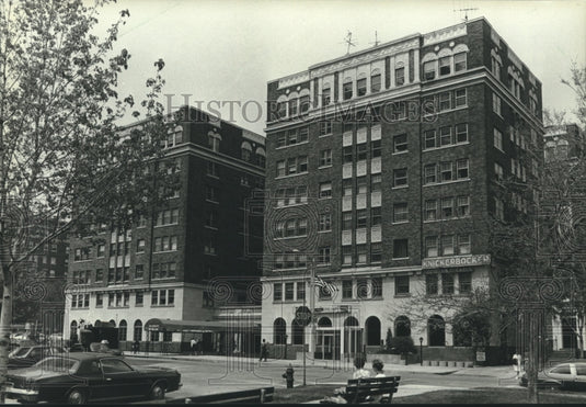 1982 Press Photo The Knickbocker Hotel, real estate Oliver Plunkett, Milwaukee - Historic Images