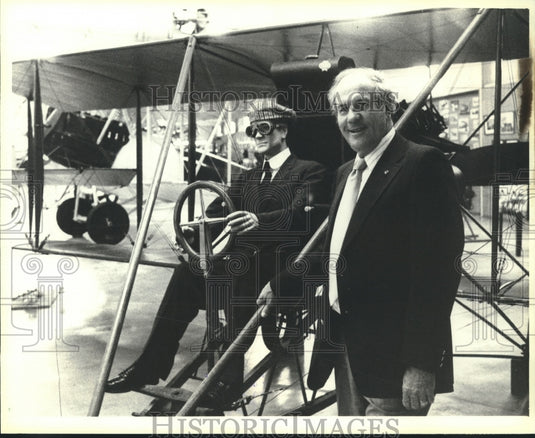 1979 Press Photo Paul Poberezny and 1911 Curtiss aircraft in EAA museum - Historic Images
