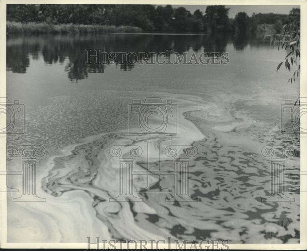 1963 Press Photo Detergent in Upper Fox River in Green Lake County, Wisconsin- Historic Images
