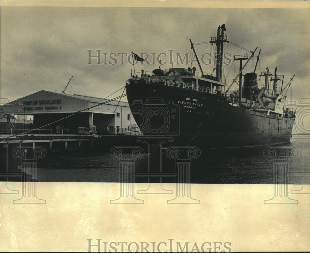 1983 The Vishva Nayak docked at Port of Milwaukee-Historic Images