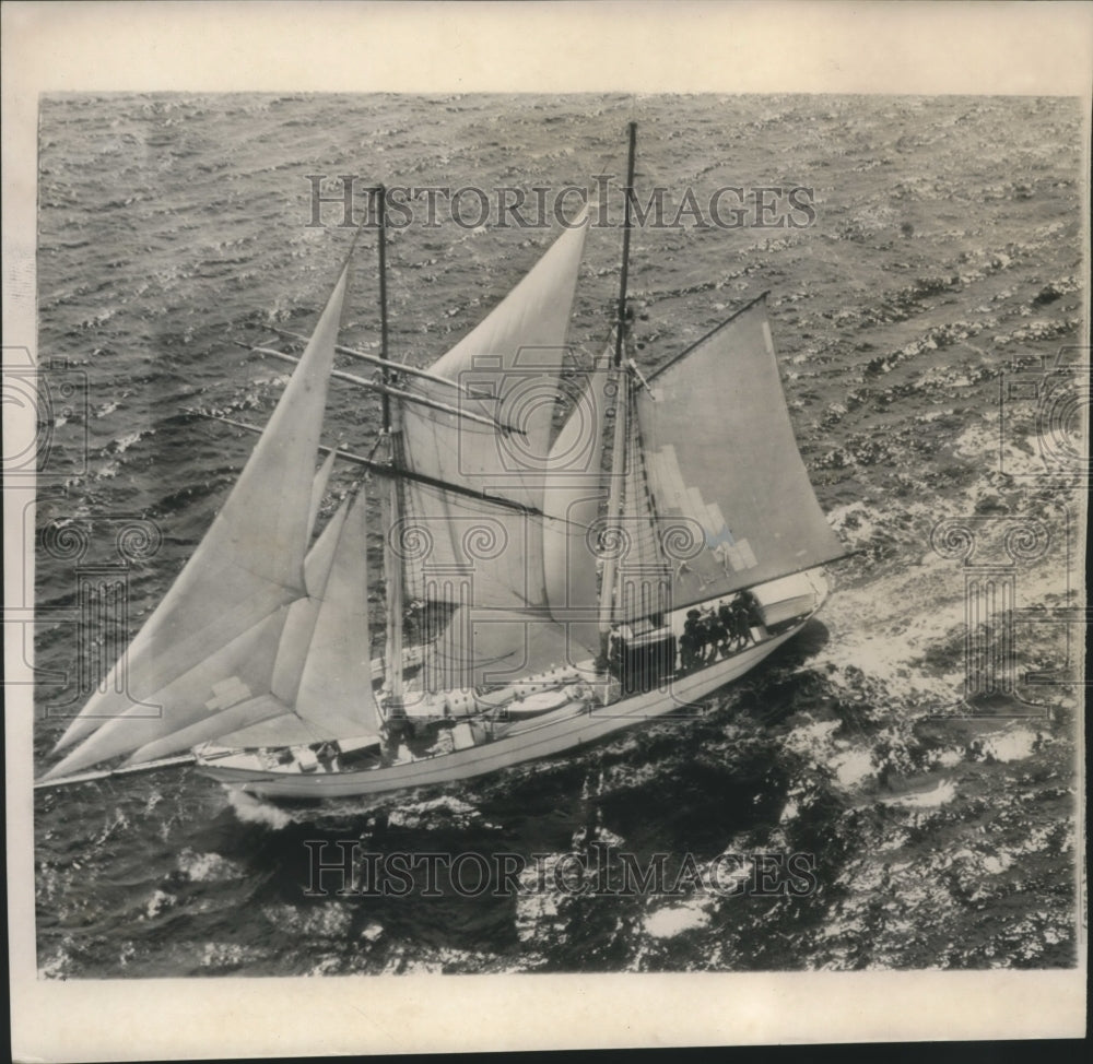 1952 The brigantine Yankee sailed around the world in 18 months-Historic Images