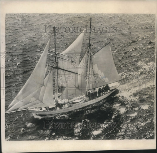 1952 The brigantine Yankee sailed around the world in 18 months-Historic Images