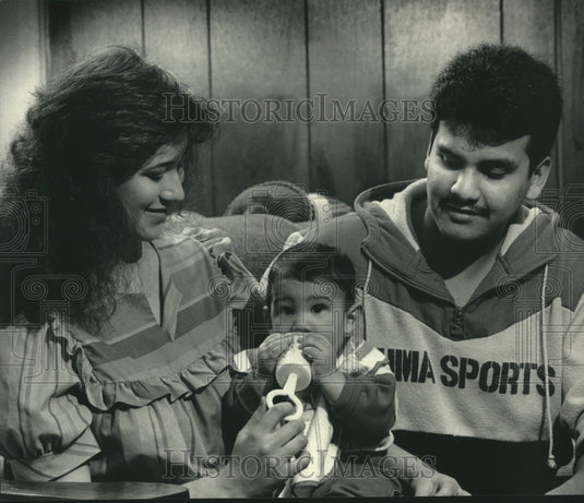 1987 Press Photo Roberto Rodriquez could not get operation due to no insurance - Historic Images