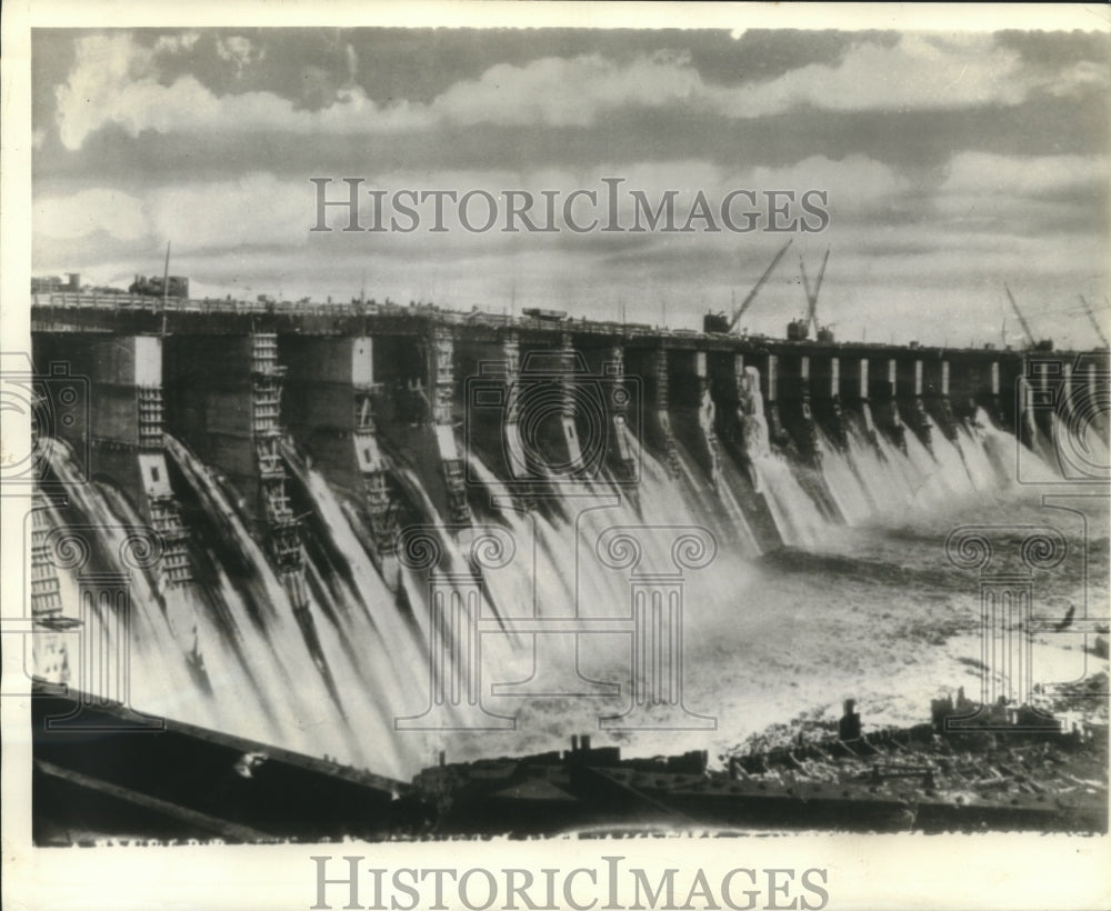 1941 Press Photo A view of the Dnieper river dam in Dnieperopetrovsk, Russia- Historic Images