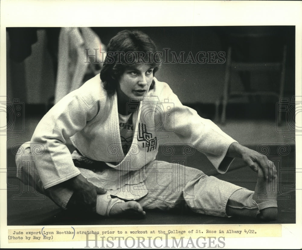 1988 Judo expert Lynn Roethke stretching before workout in Albany. - Historic Images