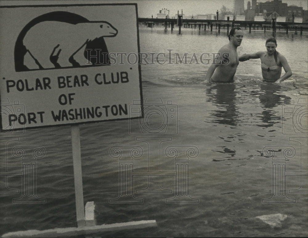 1992 Mark &amp; Rachelle Coomer,Polar Bear Club swim, Lake Michigan - Historic Images