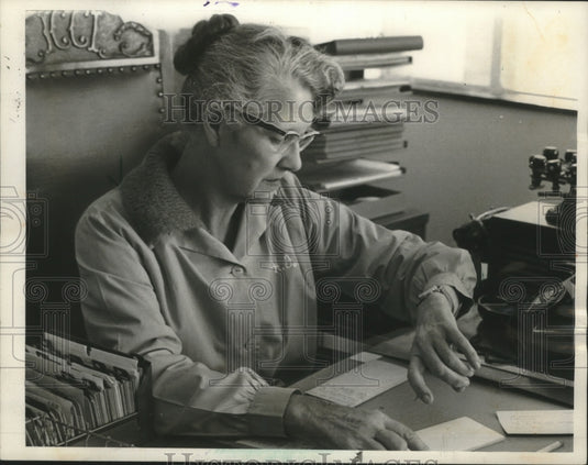 1982 Helen Joseph serves 5-year sentence of silence in South Africa - Historic Images