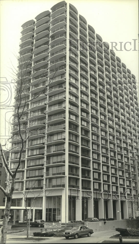 1982 Milwaukee developer Oliver Plunkett&#39;s Prospect Tower-Historic Images