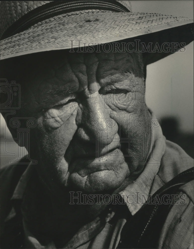 1984 Portrait of Ray Laun, polo field groundskeeper. - Historic Images