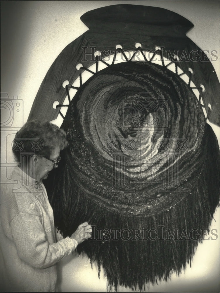 1992 Marianne Rodwell checks large Incan wall hanging-Historic Images
