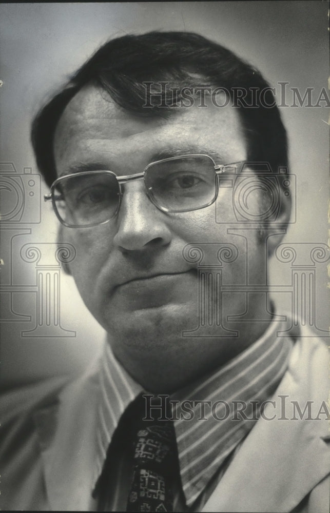 1973 Press Photo Doctor Glenn Rodey, University of Wisconsin Medical School - Historic Images