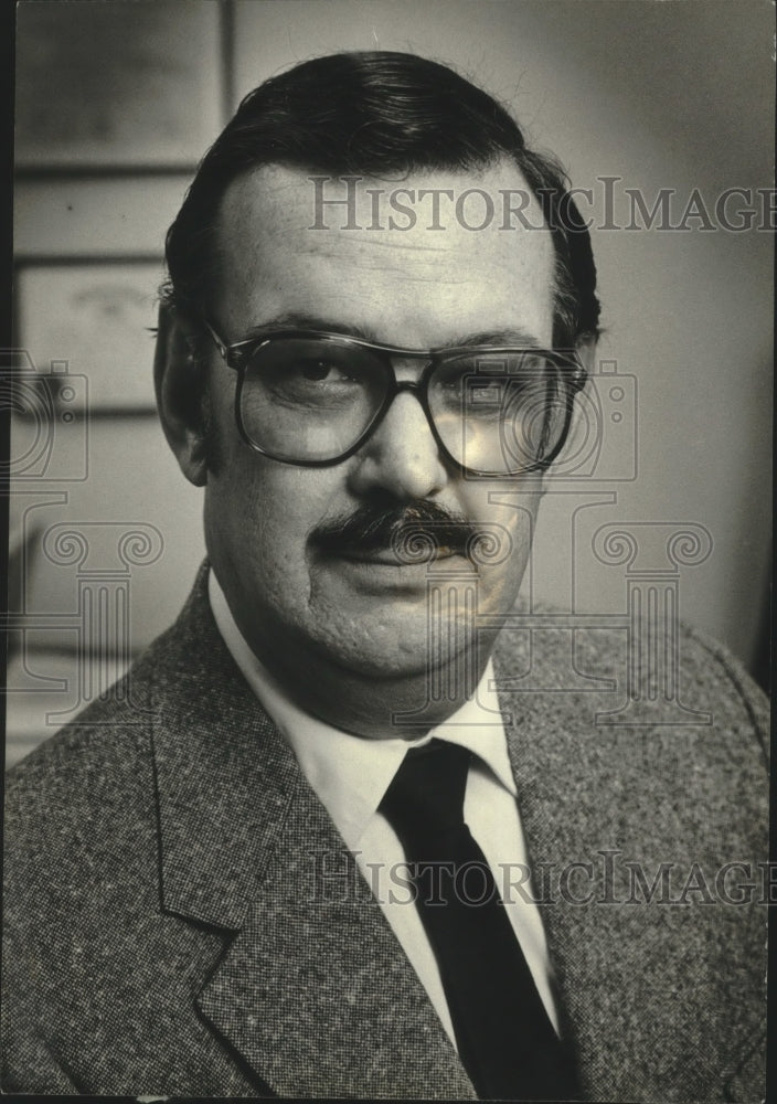 1980 Press Photo Donald Roensch, Mequon city administrator - mjb91738 - Historic Images