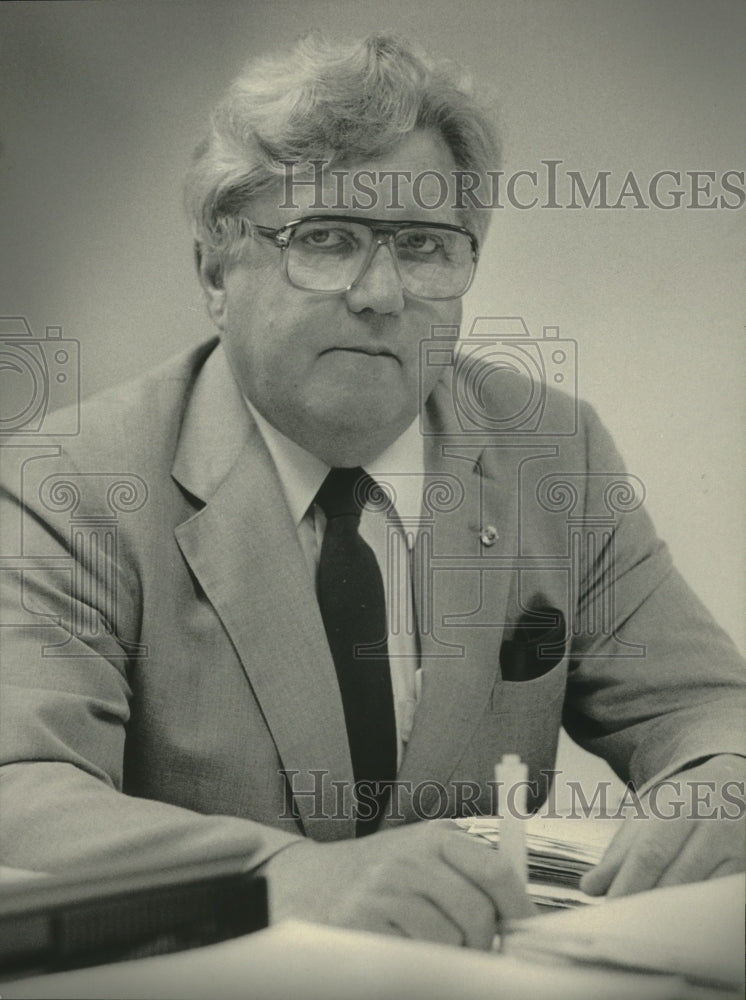 1984 Press Photo James Roepke, Director Waukesha County Department on Aging - Historic Images