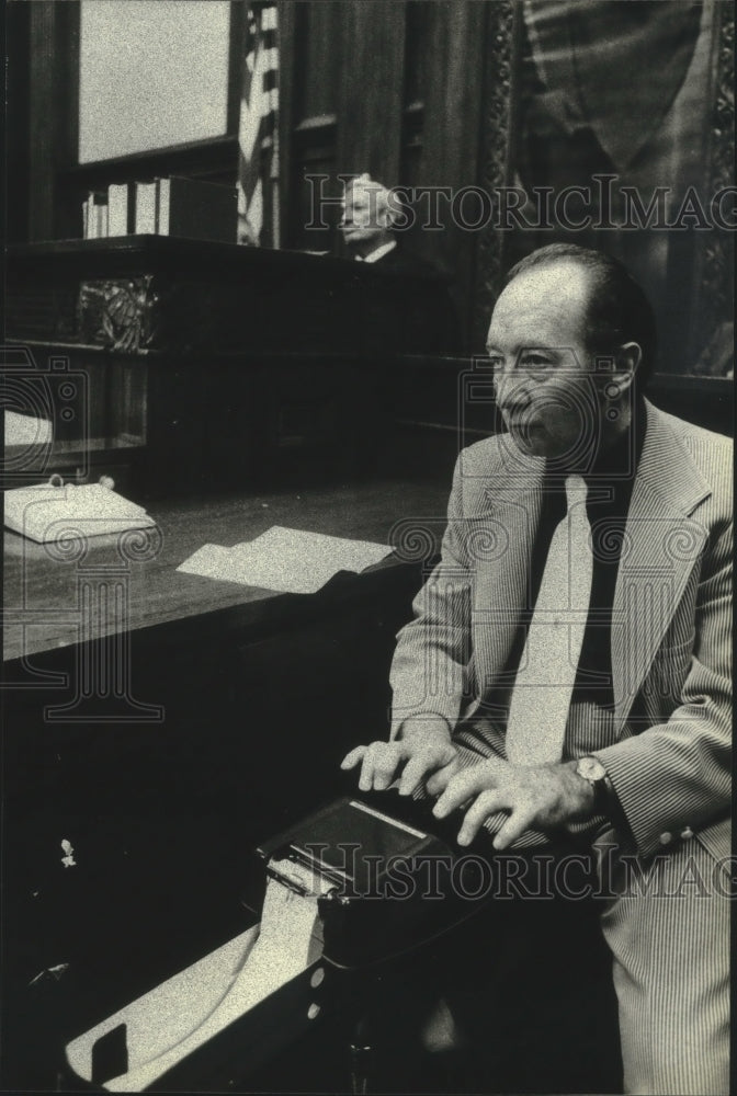 1978 Court Reporter Billy Shimeta At Work - Historic Images