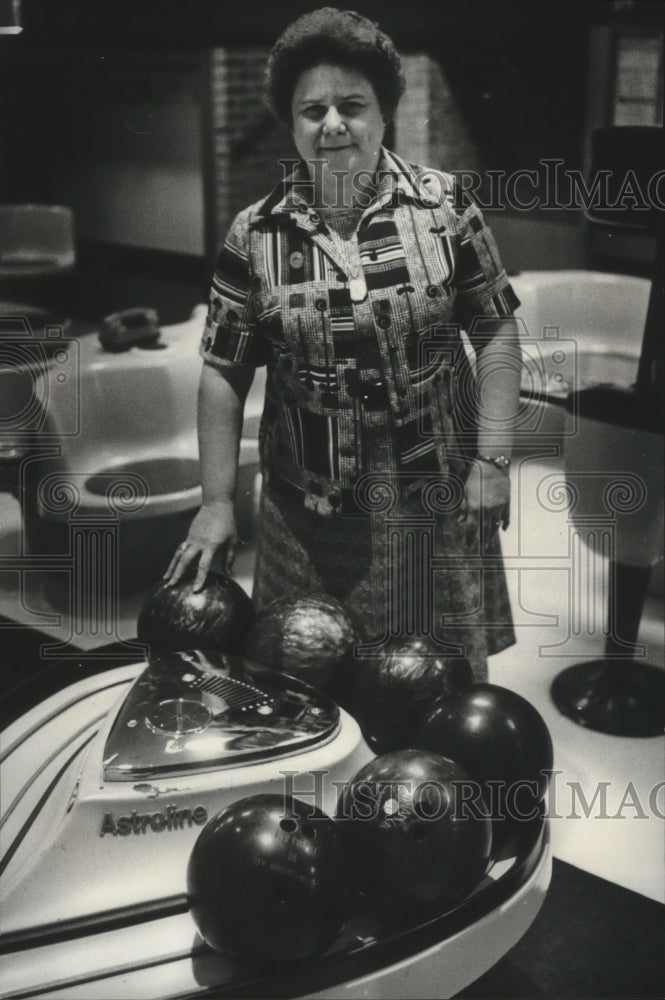 1977 Press Photo Susan Shobe, Women&#39;s International Bowling Congress - mjb91799 - Historic Images