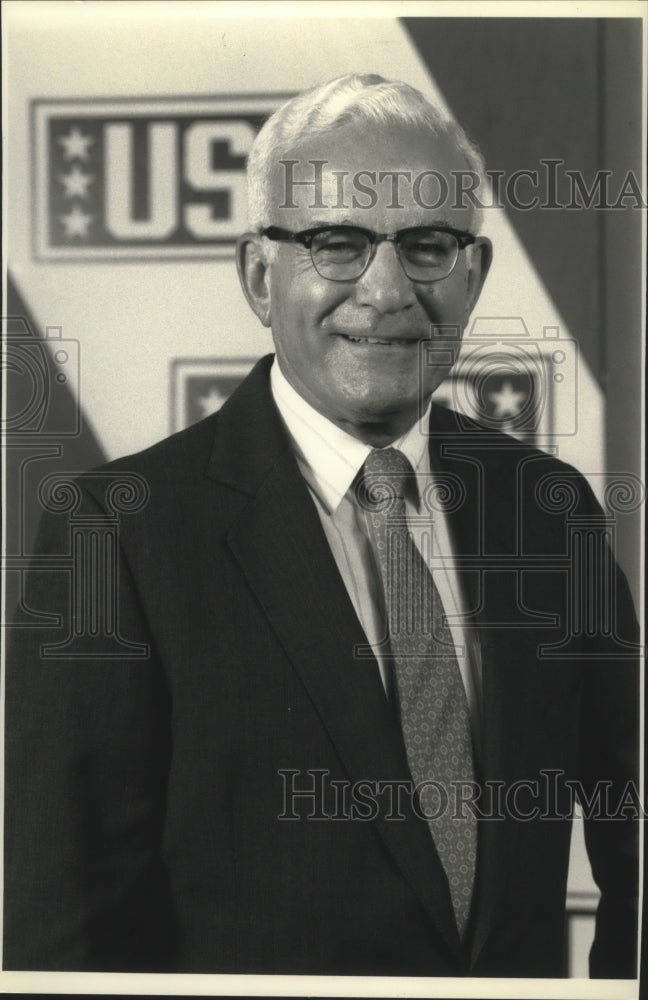 1988 Press Photo Bernard Rogers, Chairman USO World Board of Governors - Historic Images