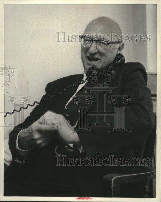 1976 Nationally syndicated columnist San Shulsky-Historic Images
