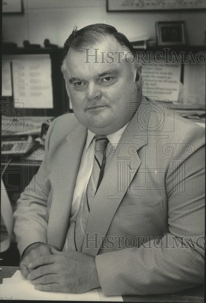 1983 Press Photo George Shiroda, Superintendent of Waukesha School District - Historic Images