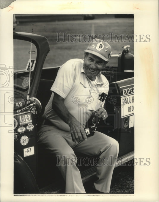 1988 Paul Poberenzy E.A.A. founder poses for camera - Historic Images