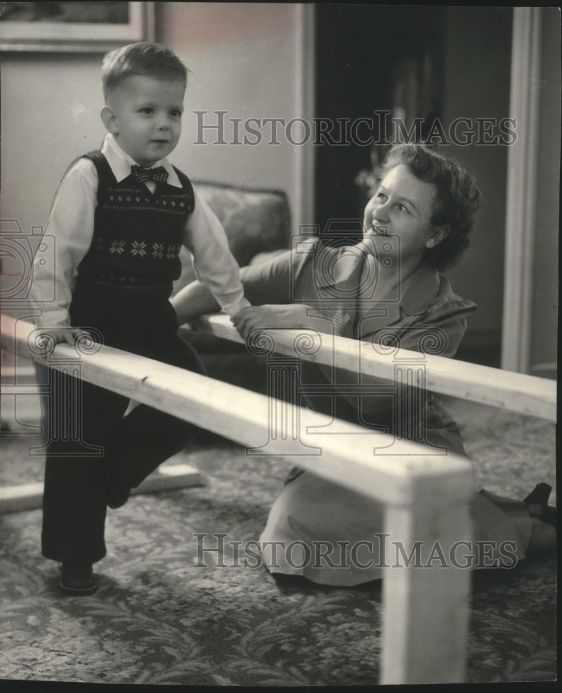 1952 Press Photo Mrs. Louis Becker and son, Michael, who has polio. - mjb92037 - Historic Images