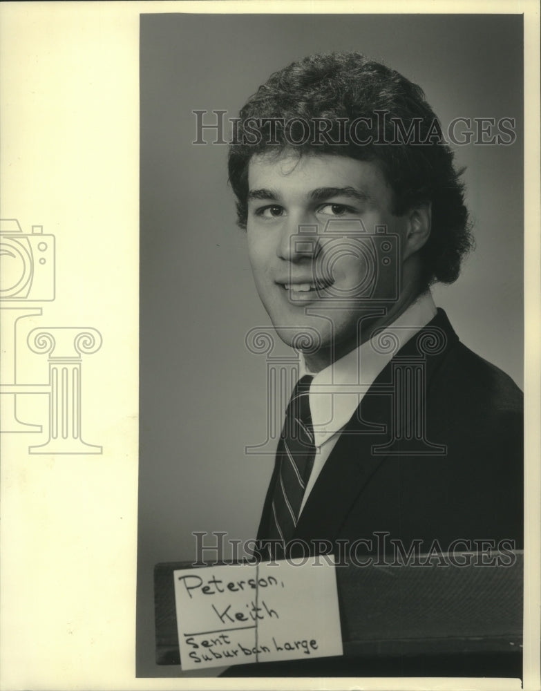 1984 Press Photo Keith Peterson of Waukesha South accepts offer from Wisconsin - Historic Images
