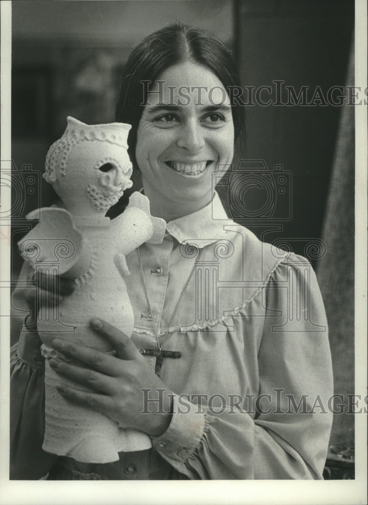 1976 Sister Janet Petersen, Art Teacher, Puis High School. Milwaukee - Historic Images