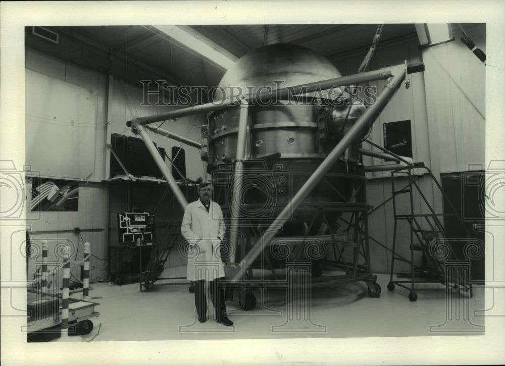 1983 Press Photo Space Project Instrument Made By Spincraft In New Berlin - Historic Images