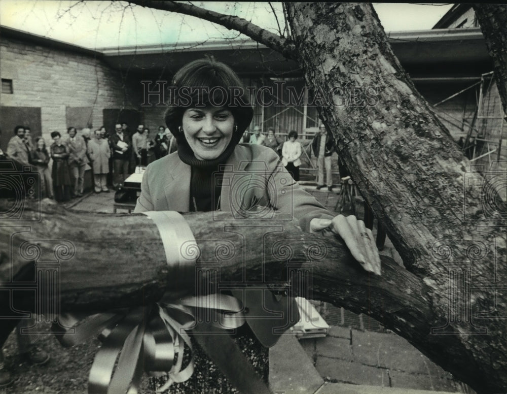 1979 Doris Stacy, participates in Library groundbreaking ceremony - Historic Images