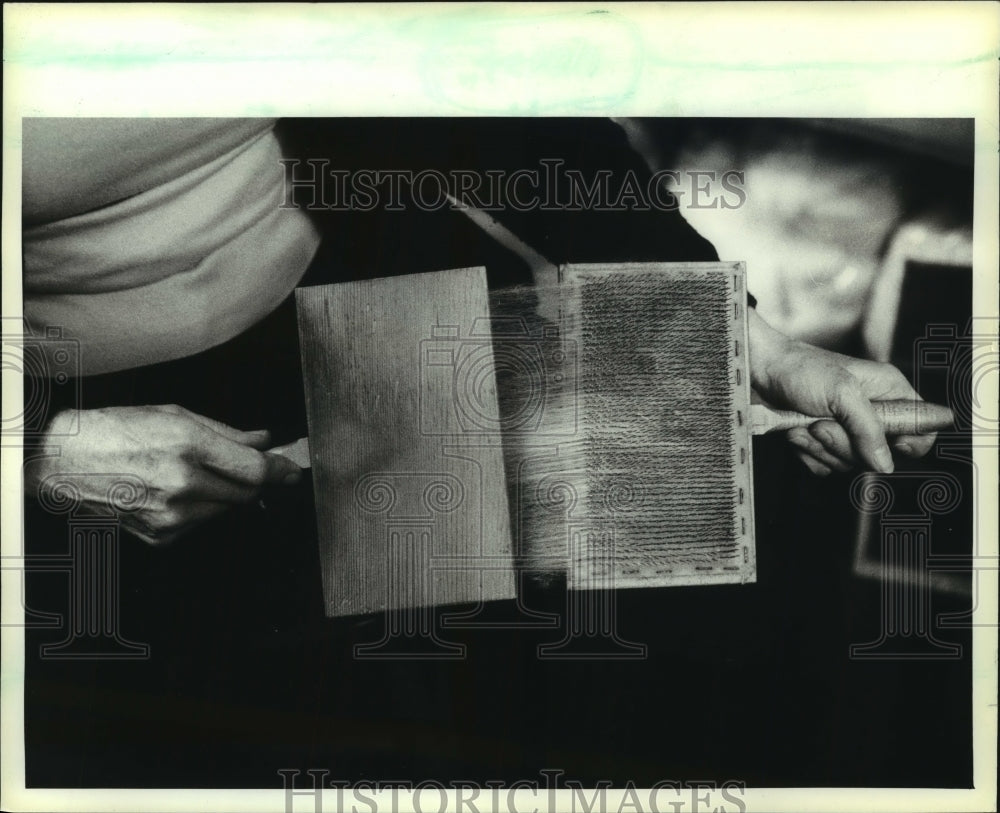 1983 Teasing, carding fibers for spinning wheels - Historic Images