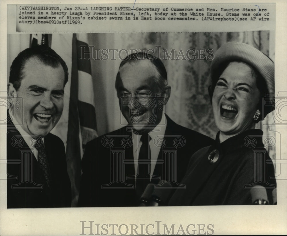 1969 Press Photo President Nixon and others at the White House - mjb92416- Historic Images