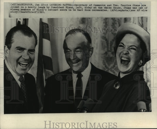 1969 Press Photo President Nixon and others at the White House - mjb92416- Historic Images